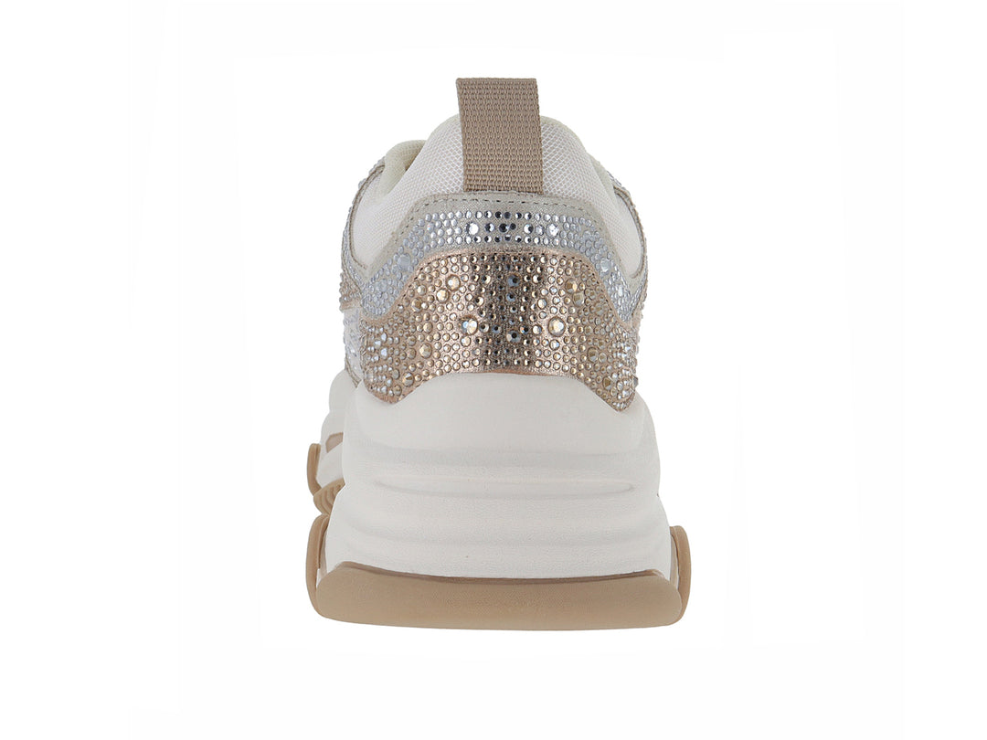 Tenis chunky Steve Madden con acabado brillante en plata y dorado y suela blanca gruesa.