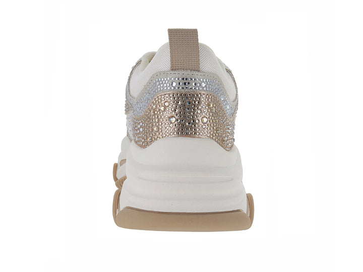 Tenis chunky Steve Madden con acabado brillante en plata y dorado y suela blanca gruesa.