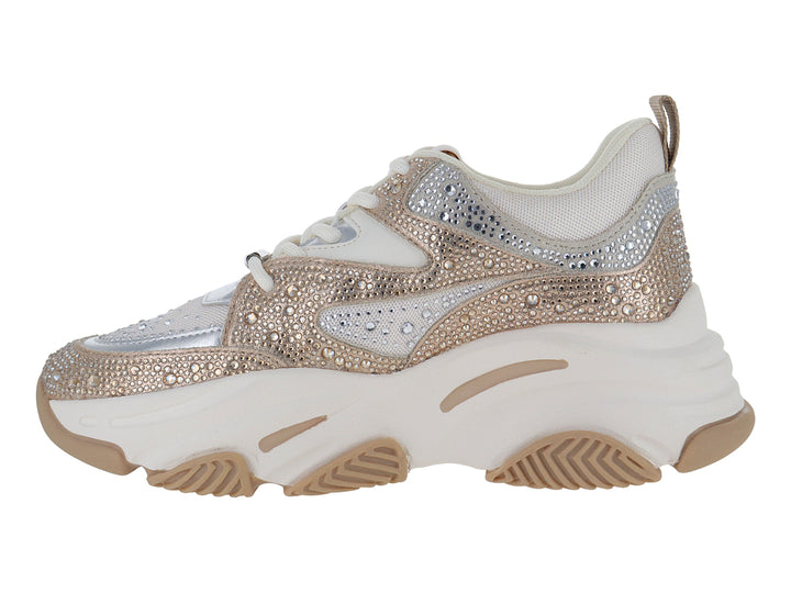 Tenis chunky Steve Madden con acabado brillante en plata y dorado y suela blanca gruesa.