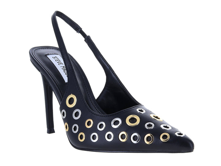 Zapato de tacón alto negro con tachuelas circulares doradas y plateadas y correa posterior.