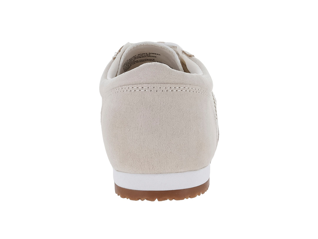 Tenis casuales Madden Girl color beige con franjas blancas y suela café.