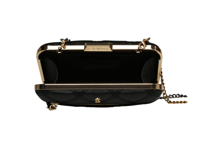 Bolso pequeño de hombro Steve Madden color negro con textura acolchada y cadena dorada.