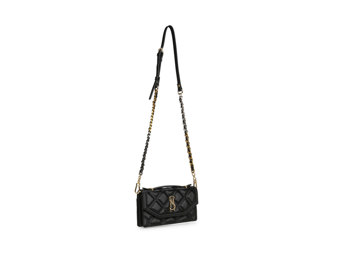 Bolsa negra Steve Madden con diseño acolchado y correa de cadena dorada.