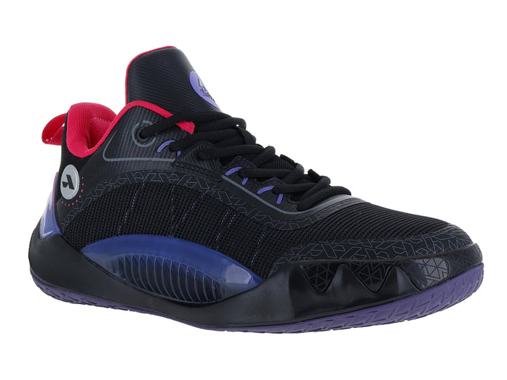 Tenis de baloncesto ATOK Performance color negro con acentos en rosa y azul.