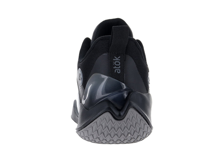 Tenis de baloncesto ATOK Performance color negro con detalles en gris y diseño moderno.