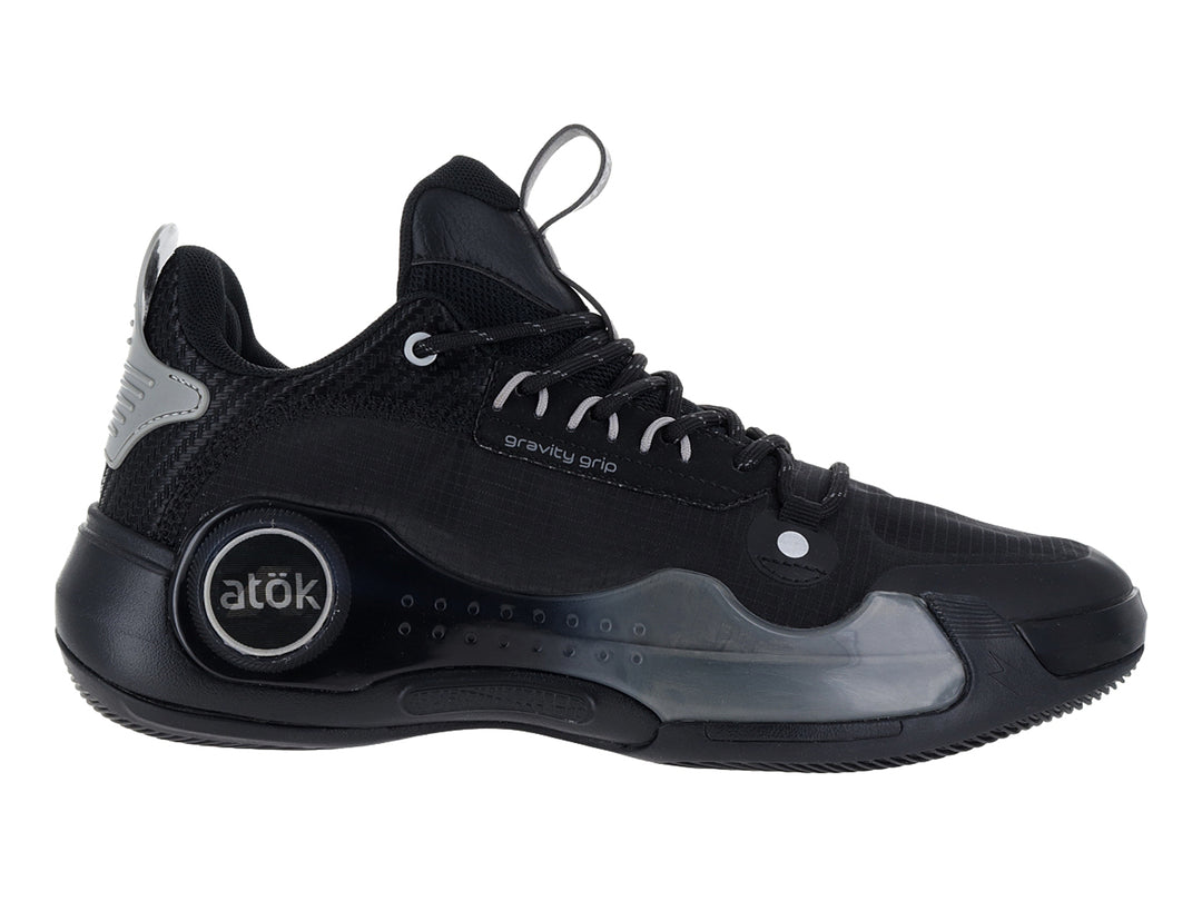 Tenis de baloncesto ATOK Performance color negro con detalles en gris y suela robusta.