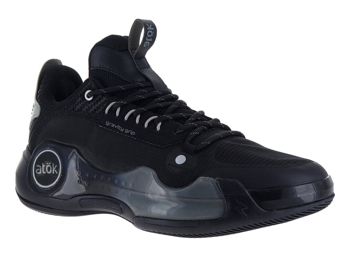 Tenis de baloncesto ATOK Performance color negro con detalles en gris y suela robusta.
