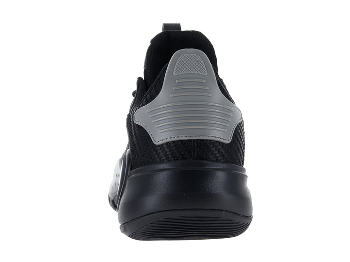 Tenis de baloncesto ATOK Performance color negro con detalles en gris y suela robusta.