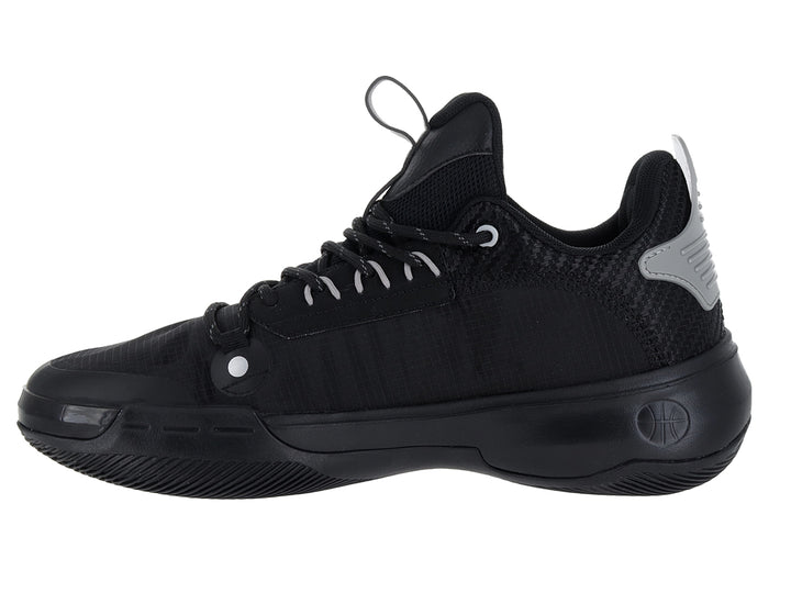 Tenis de baloncesto ATOK Performance color negro con detalles en gris y suela robusta.