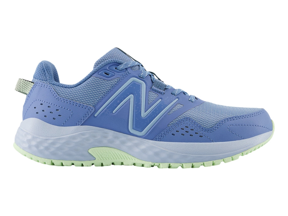 Tenis deportivos New Balance color azul laguna con suela verde menta para mujer.