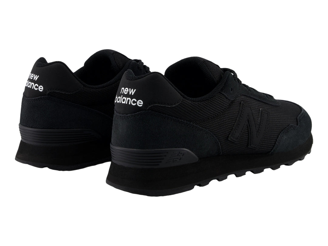 Tenis New Balance ML 515 en color negro con acabados en malla y gamuza.