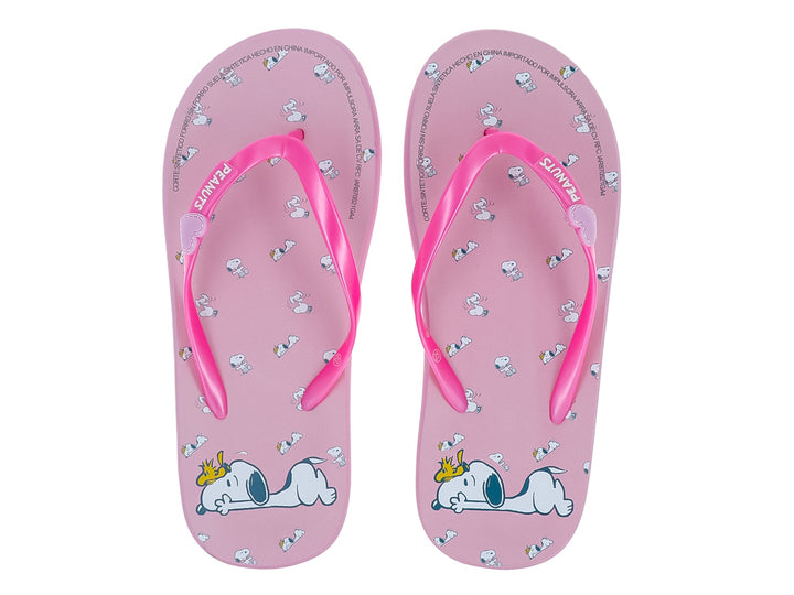 Sandalias rosa tipo flip-flop con detalle de corazón en la tira y pequeños estampados blancos en la suela.