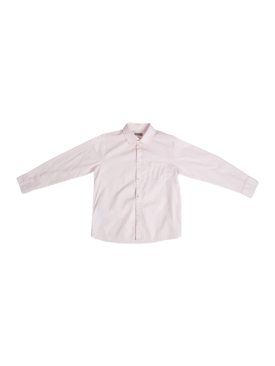 Camisa de manga larga color guayaba para niño con cuello y bolsillo frontal.