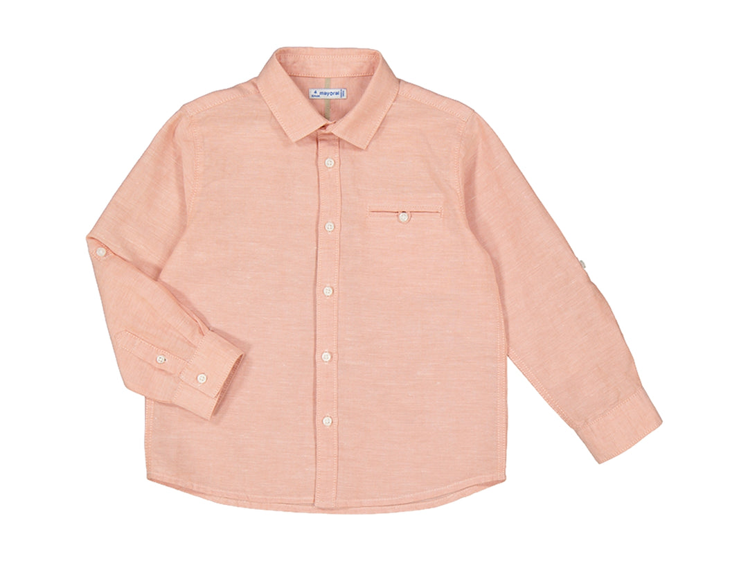 Camisa de lino color teja para niño con manga larga, cuello y un bolsillo frontal.