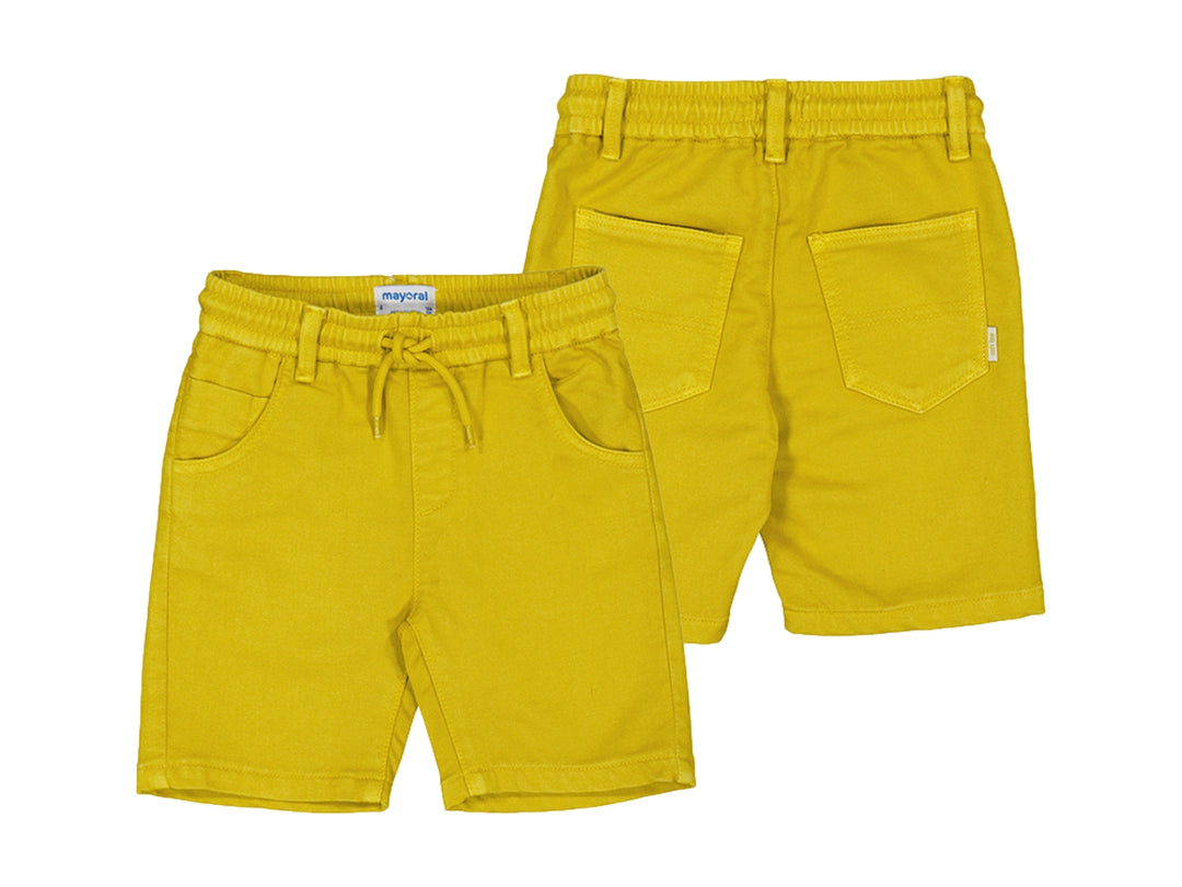 Bermudas color oro para niño con cintura elástica y bolsillos, vistas frontal y posterior.