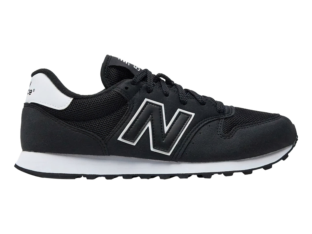 Tenis New Balance modelo 500 en color negro con detalles y suela en blanco.