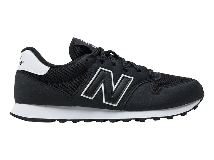 Tenis New Balance modelo 500 en color negro con detalles y suela en blanco.