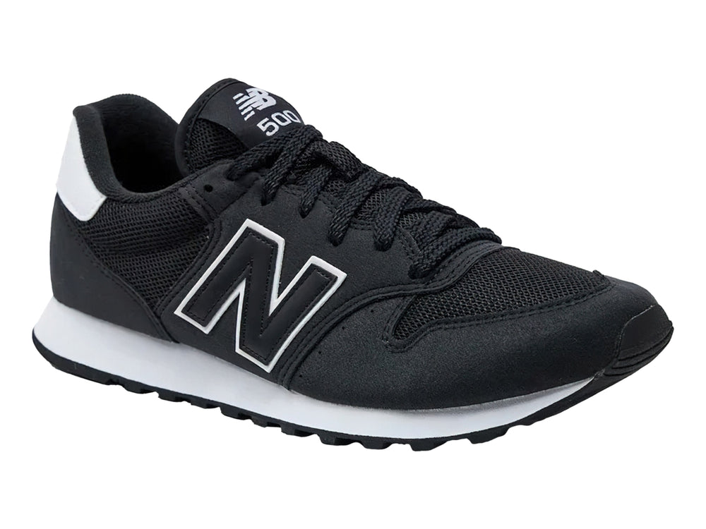 Tenis New Balance modelo 500 en color negro con detalles y suela en blanco.