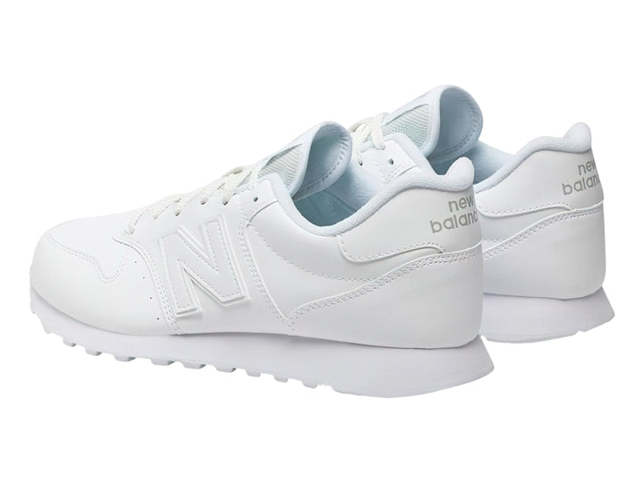 Tenis New Balance modelo 500 en color blanco total con suela blanca y cordones blancos.