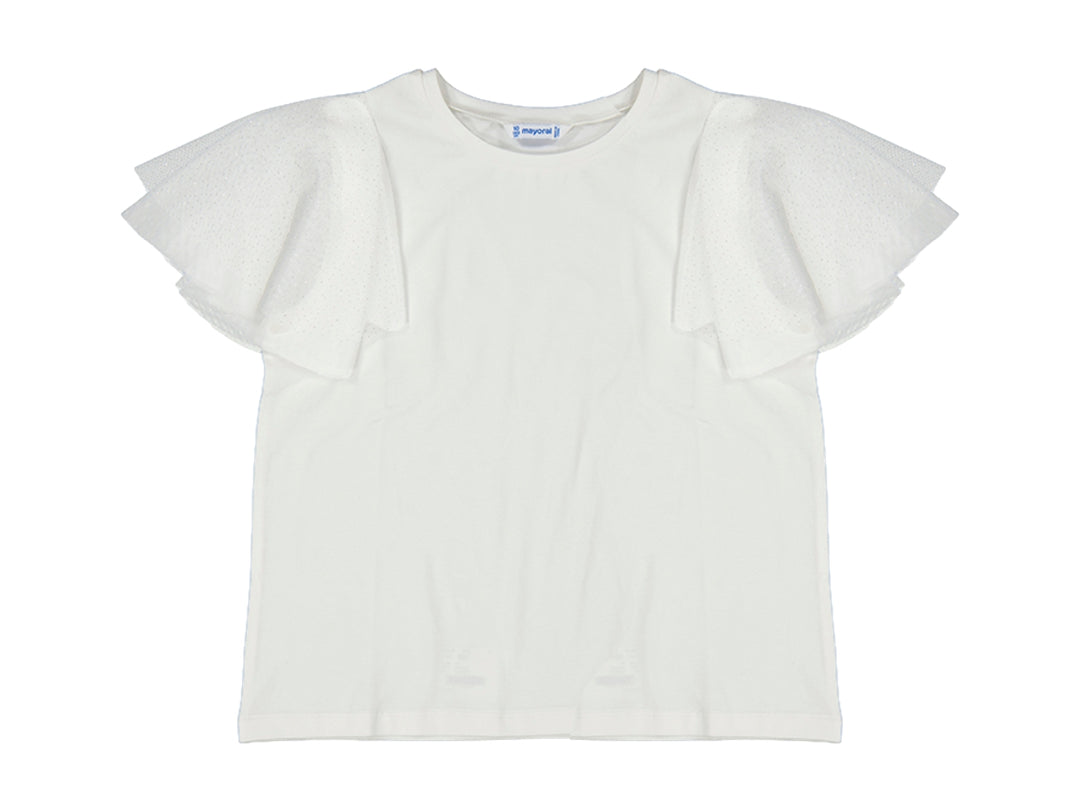 Camiseta color crudo para niña con mangas cortas de tul con volantes.
