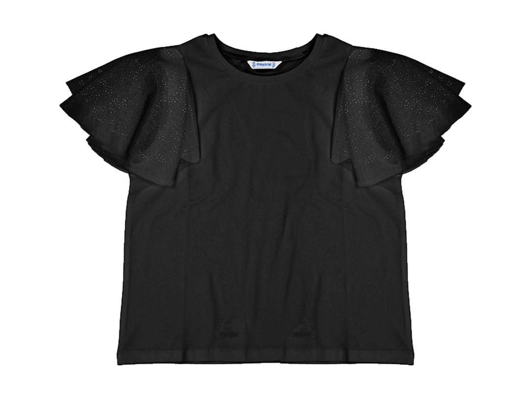 Camiseta negra con mangas acampanadas de tul para niños sobre fondo blanco.