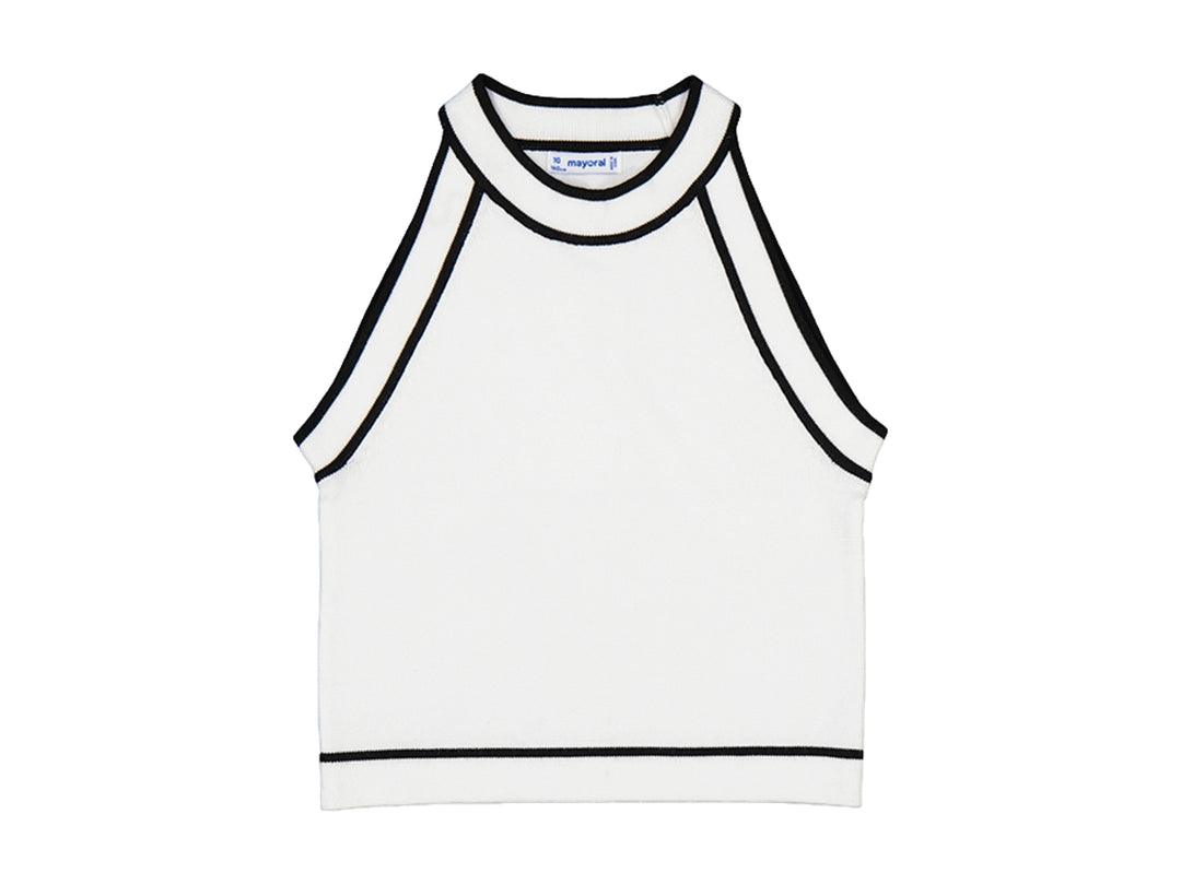 Top blanco sin mangas con detalles en negro en el cuello, sisas y borde inferior.