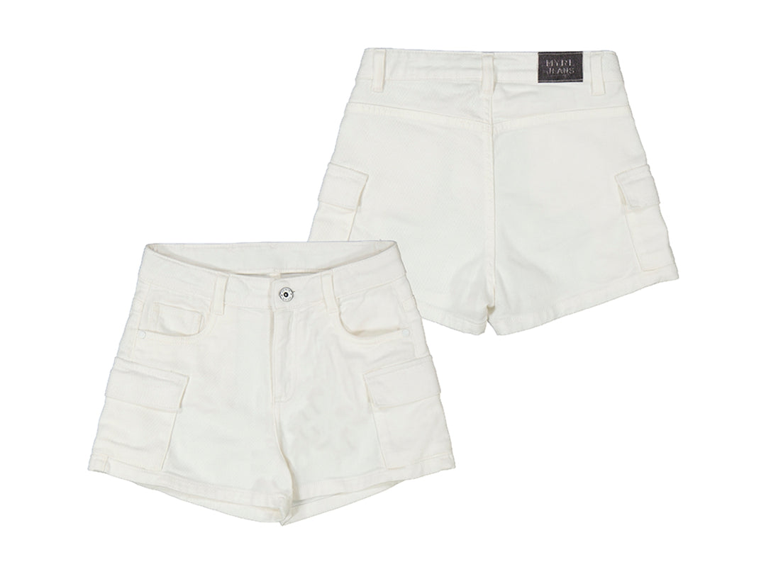 Pantalón corto color crudo para niños con bolsillos laterales estilo cargo.