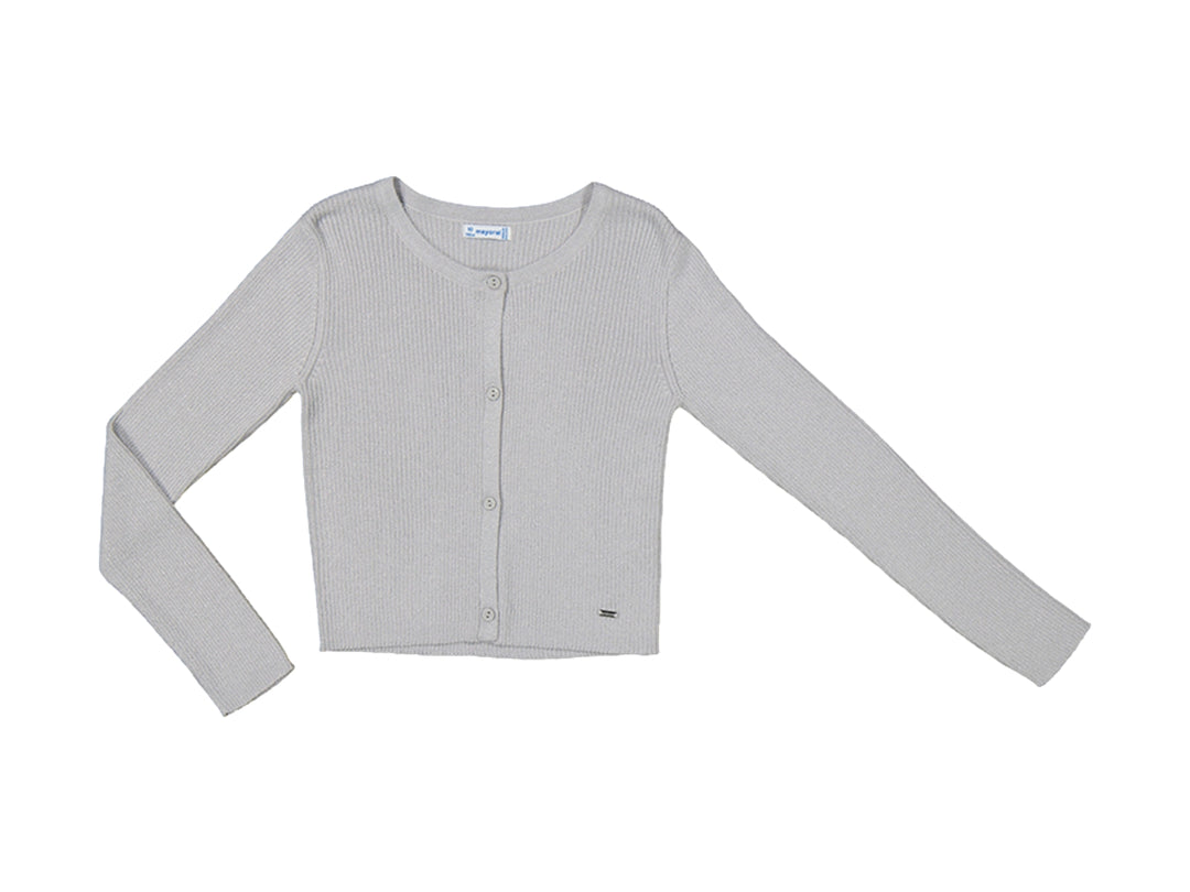 Blusa color plata de manga larga con botones frontales y tejido acanalado.