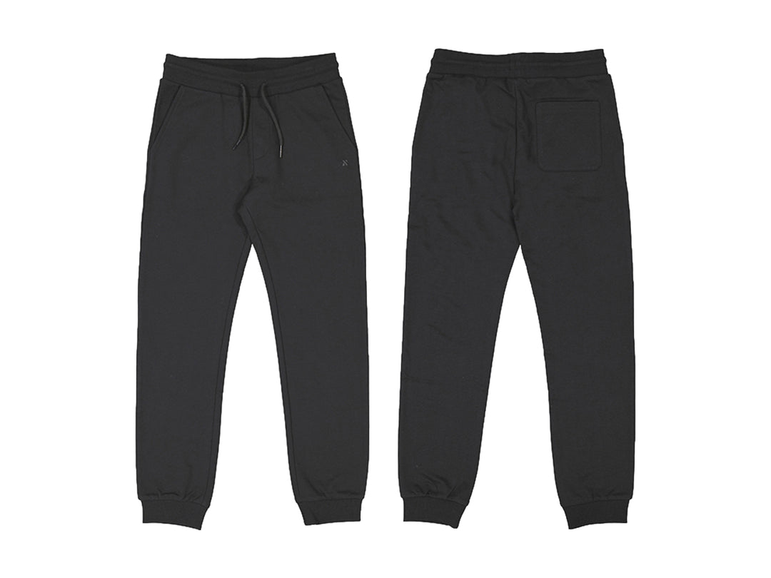 Vista frontal y posterior de un pantalón básico de felpa color negro para Niño.