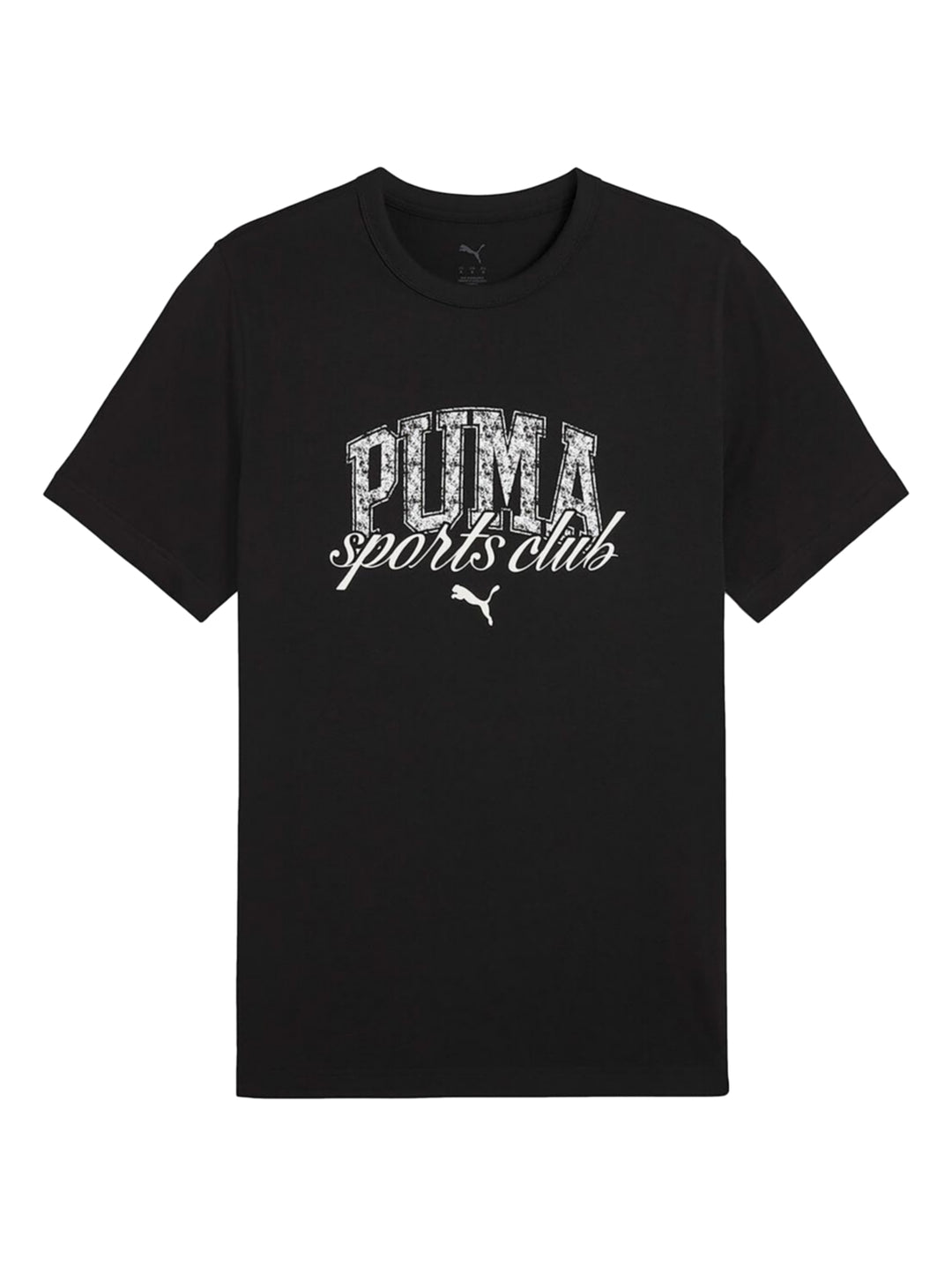 Hombre vistiendo una camiseta negra de manga corta con estampado gráfico blanco de PUMA en el pecho.