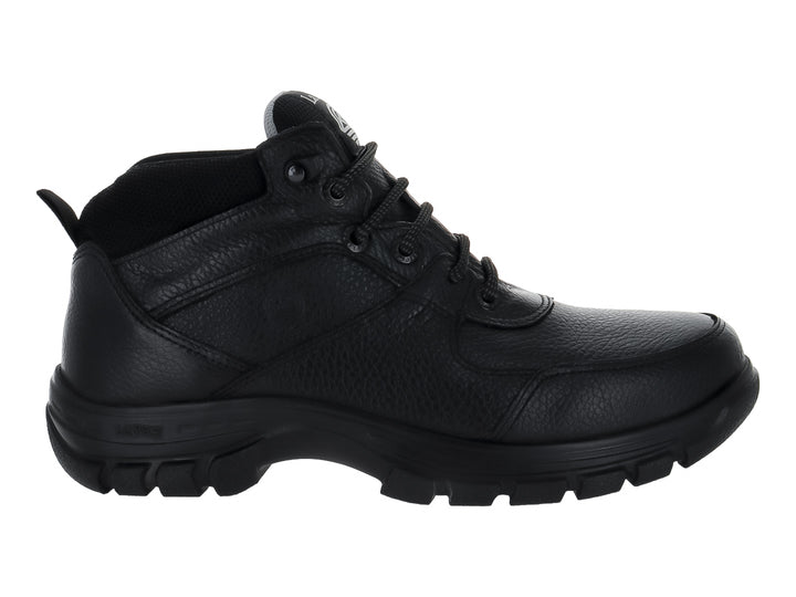 Bota casual de cuero color negro con agujetas y suela robusta para hombre.