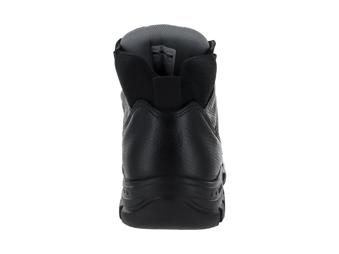 Bota casual de cuero color negro con agujetas y suela robusta para hombre.