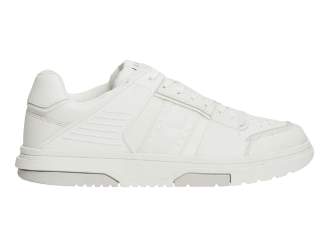 Tenis Tommy Hilfiger modelo The Brooklyn Hybrid Urban en color blanco ecru, diseño casual y moderno.