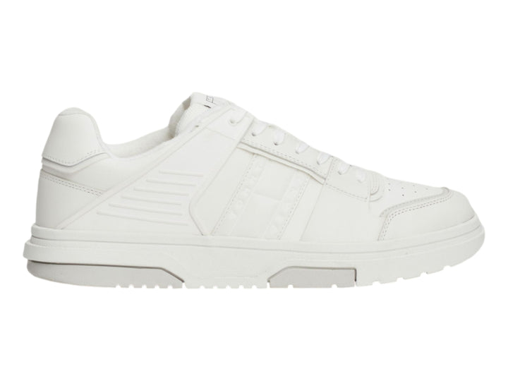 Tenis Tommy Hilfiger modelo The Brooklyn Hybrid Urban en color blanco ecru, diseño casual y moderno.