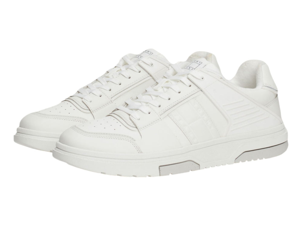 Tenis Tommy Hilfiger modelo The Brooklyn Hybrid Urban en color blanco ecru, diseño casual y moderno.