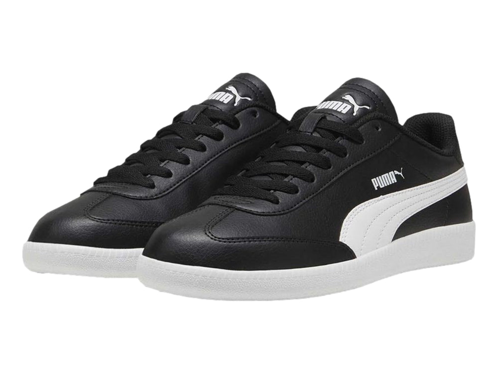 Tenis PUMA color negro con franja y suela blanca, estilo deportivo casual.