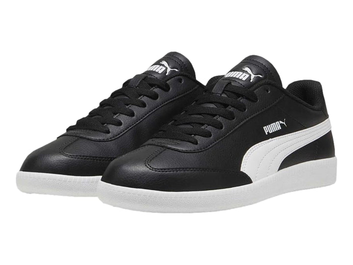 Tenis PUMA color negro con franja y suela blanca, estilo deportivo casual.