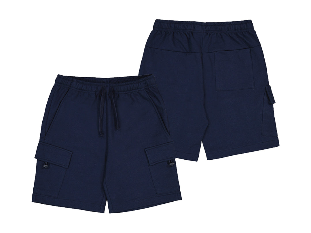 Bermuda azul marino para niño con bolsillos laterales tipo cargo y cintura elástica con cordón.