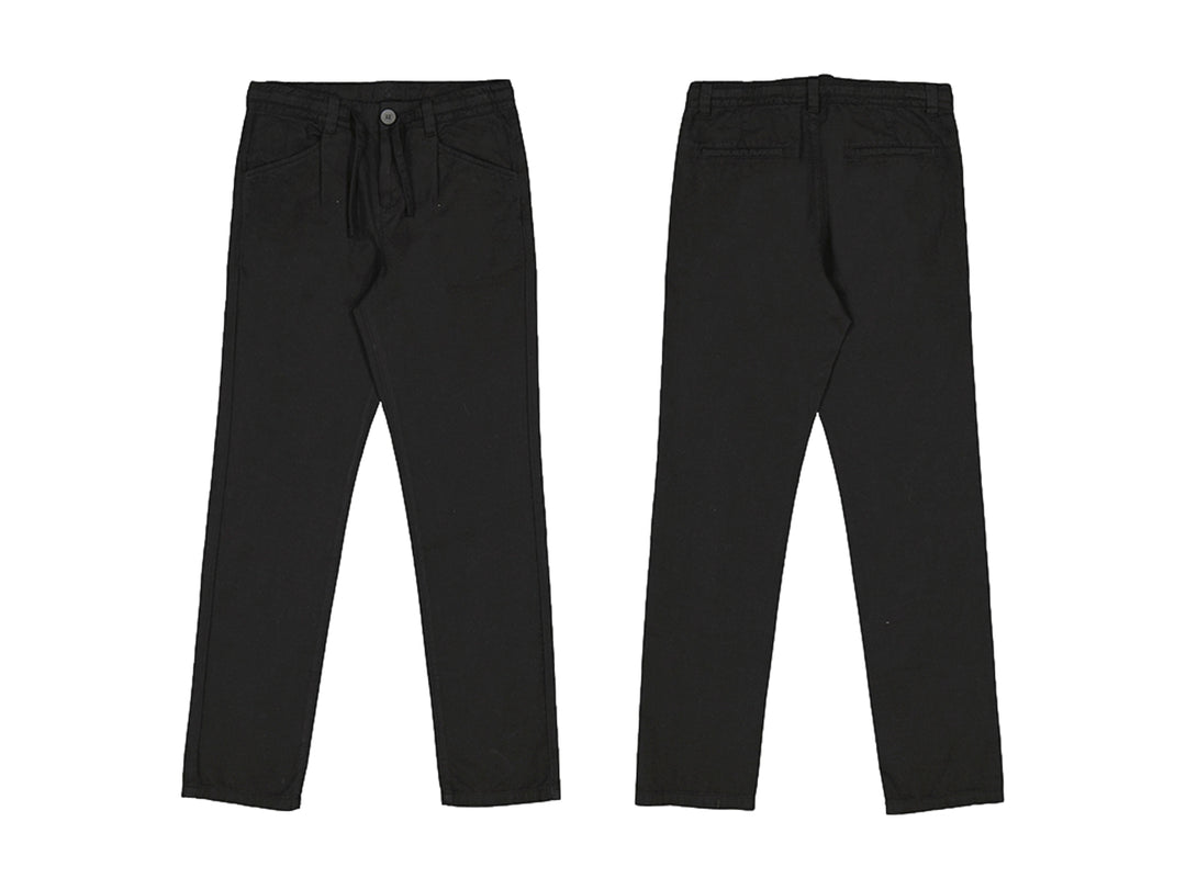 Vista frontal y posterior de un pantalón negro para niño.
