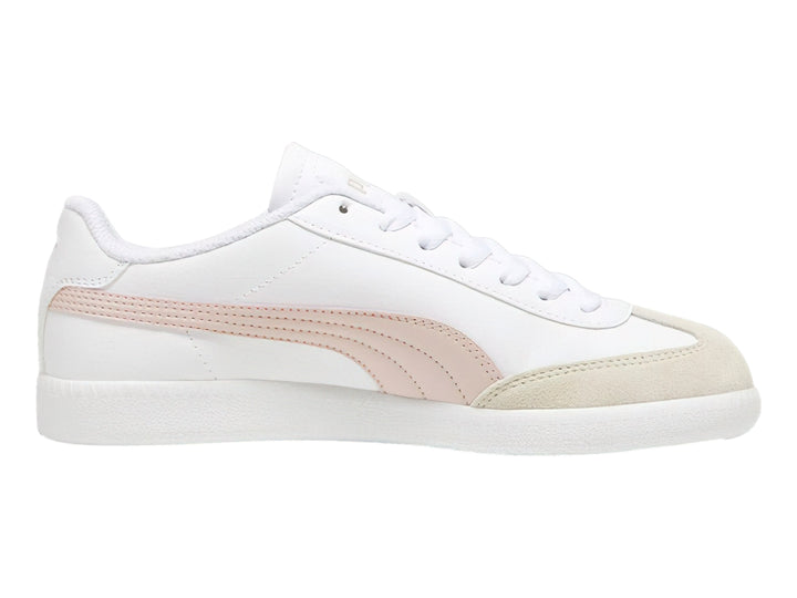 Tenis PUMA blancos con franja lateral rosa y punta beige, estilo deportivo casual.