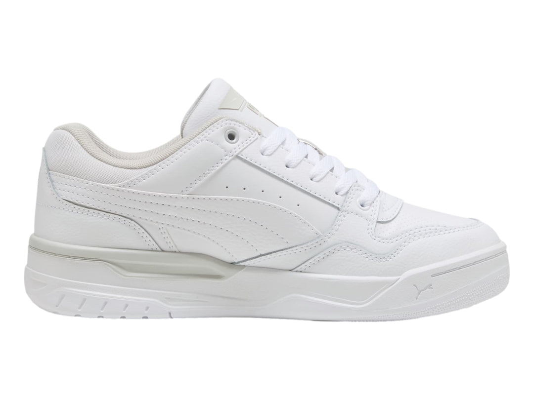 Tenis PUMA Rebound Retro en color blanco con detalles en gris claro, diseño deportivo de corte bajo.