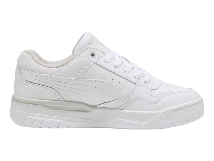 Tenis PUMA Rebound Retro en color blanco con detalles en gris claro, diseño deportivo de corte bajo.