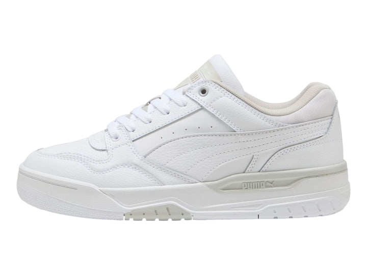 Tenis PUMA Rebound Retro en color blanco con detalles en gris claro, diseño deportivo de corte bajo.