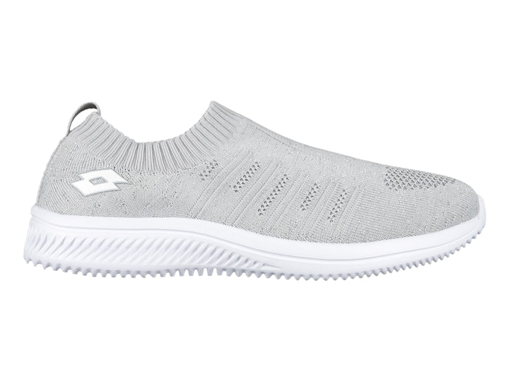 Tenis deportivos Lotto modelo Mila en color plata con suela blanca y diseño sin cordones.