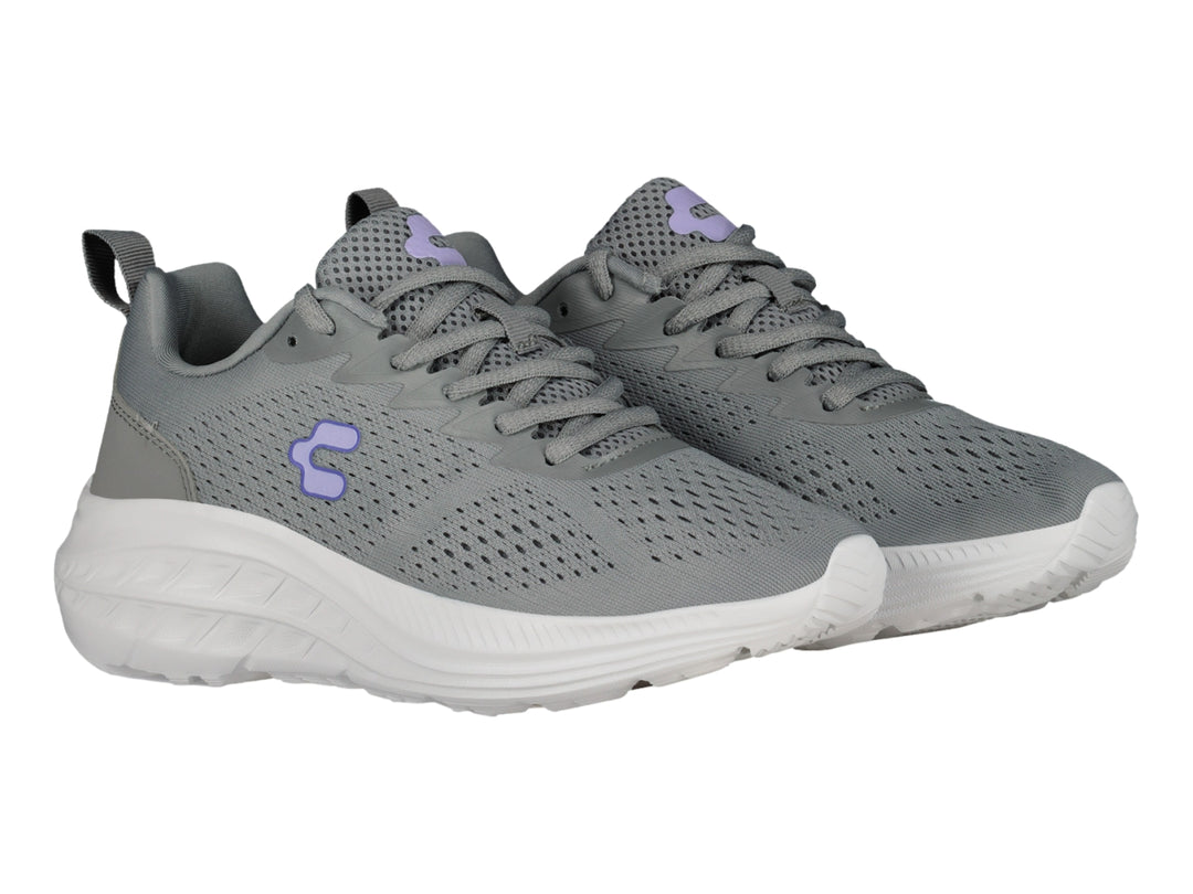 Tenis deportivos Charly en color gris con suela blanca y detalles en lila.