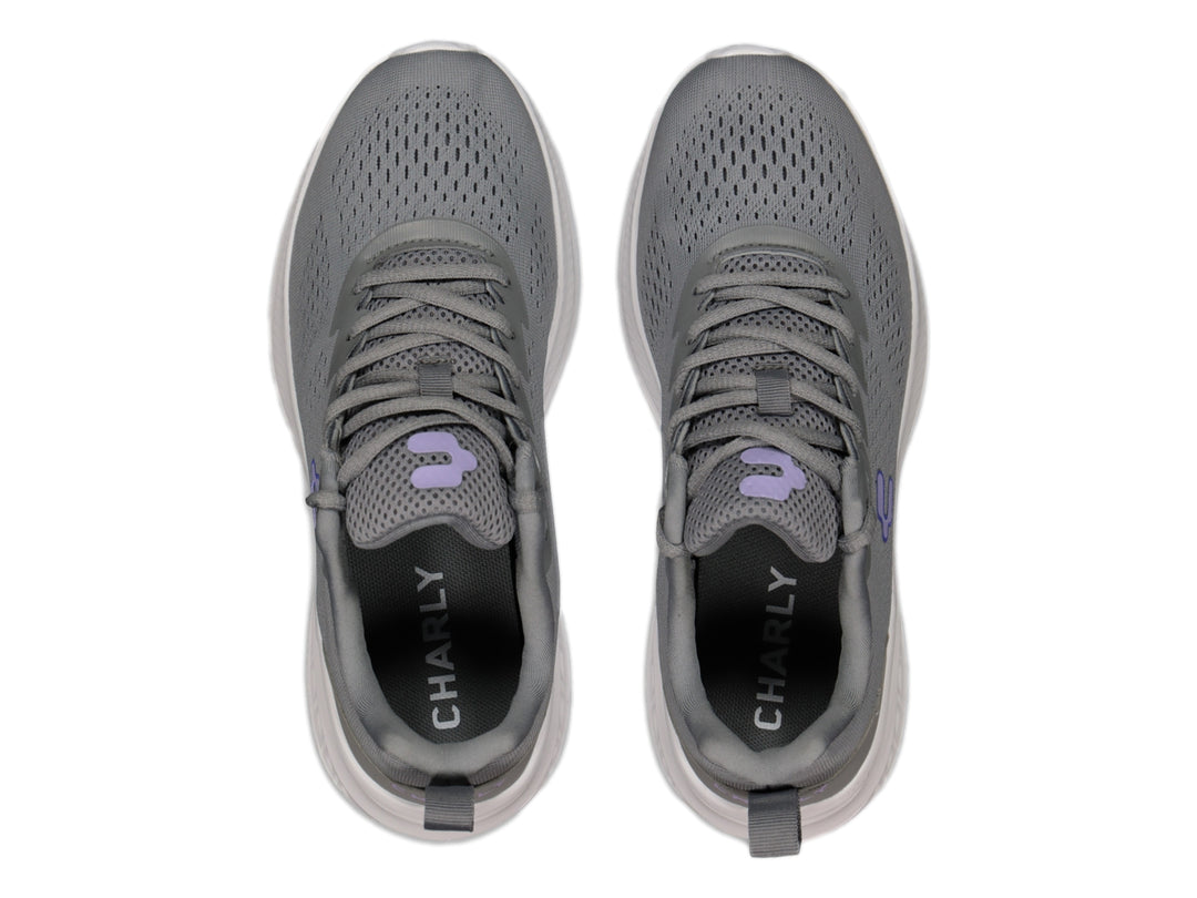 Tenis deportivos Charly en color gris con suela blanca y detalles en lila.