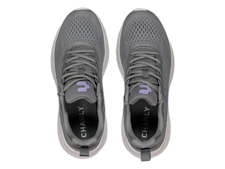 Tenis deportivos Charly en color gris con suela blanca y detalles en lila.