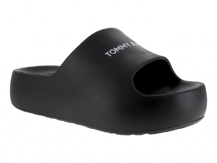 Sandalias slide de plataforma color negro marca Tommy Hilfiger para uso casual.