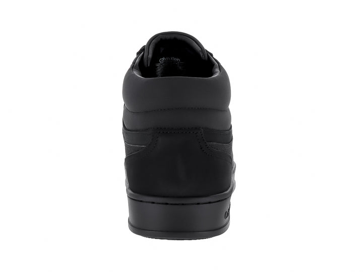 Tenis Calvin Klein de bota alta en color negro total con agujetas y suela plana.