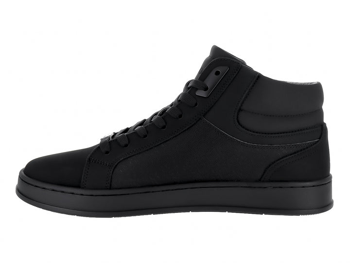 Tenis Calvin Klein de bota alta en color negro total con agujetas y suela plana.